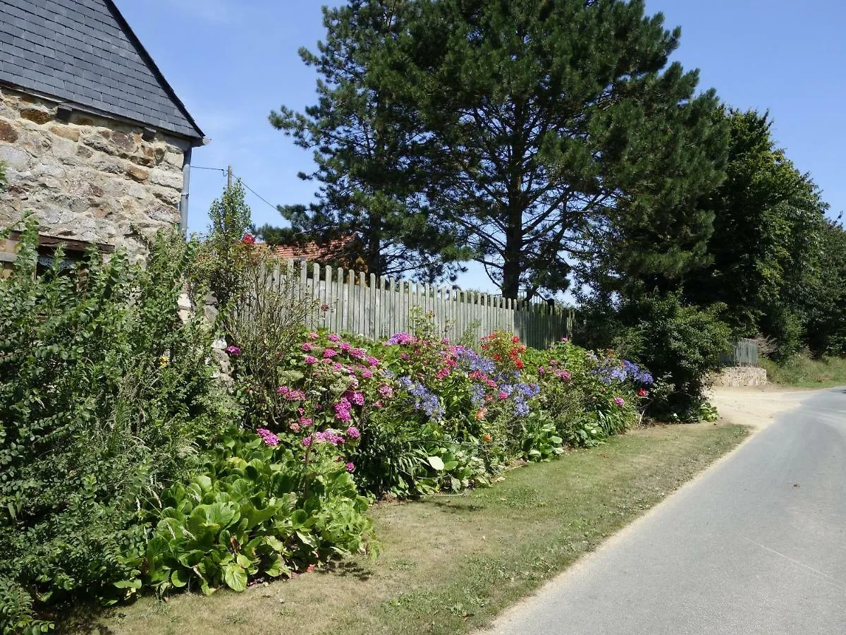 Maison De La Ferme Lézardrieux 0*,